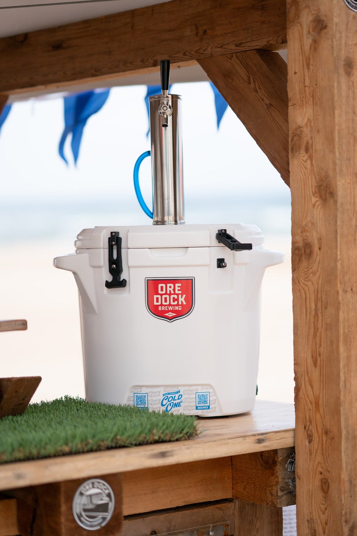ColdOne™ Pro, 2-Gallon, Portable Kegerator, CO2 Powdered
